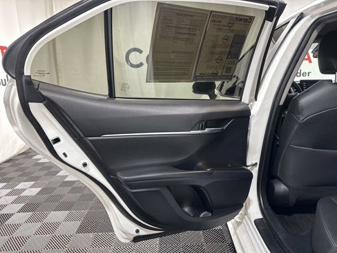 Used 2023 Toyota Camry SE image 16