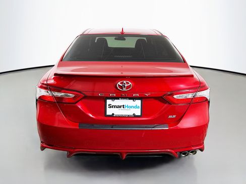 Used 2020 Toyota Camry SE image 6
