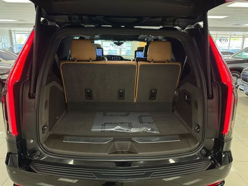 Used 2021 Cadillac Escalade Sport w/ Driver Assist Tech Package AWD/4WD image 32