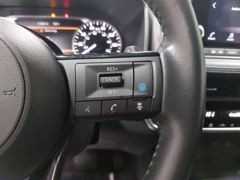 Used 2023 Nissan Rogue SV w/ SV Premium B Package image 18