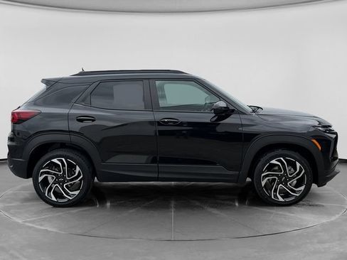Used 2025 Chevrolet TrailBlazer RS w/ Convenience Package AWD/4WD image 2