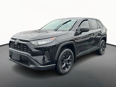 Used 2022 Toyota RAV4 LE image 7