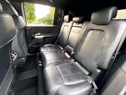 Used 2022 Mercedes-Benz GLB 250 w/ Premium Package Lite image 31