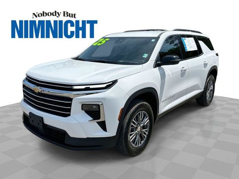 Used 2025 Chevrolet Traverse LT AWD/4WD image 1