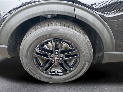 Used 2022 Ford Explorer XLT w/ Equipment Group 202A image 19