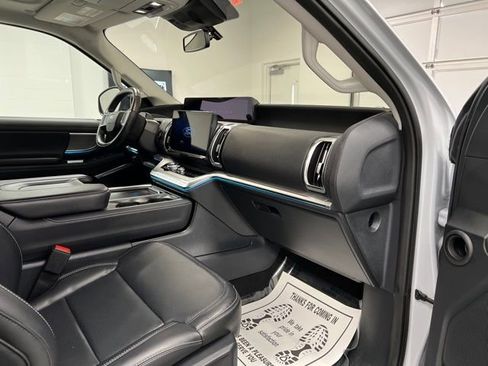 Used 2025 Ford Expedition Platinum AWD/4WD image 54