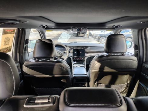 Certified 2024 Jeep Grand Cherokee Limited image 12