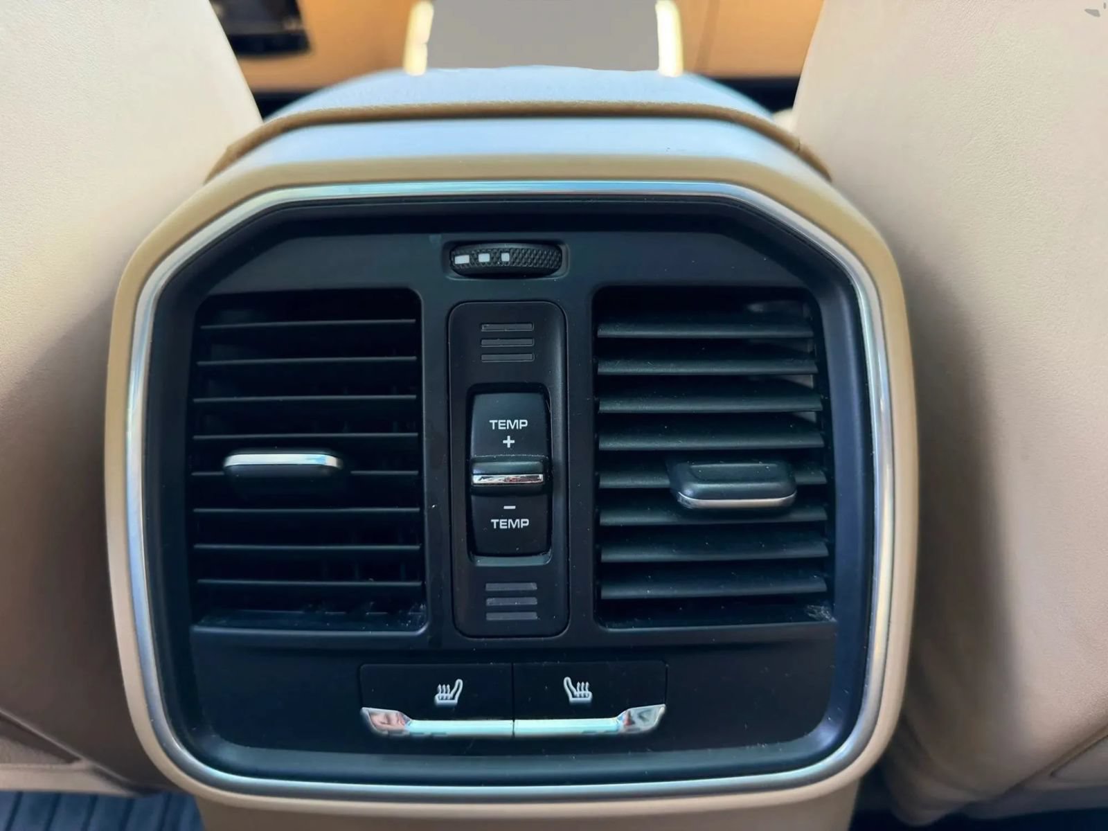 Used 2018 Porsche Macan Sport Edition AWD/4WD image 25