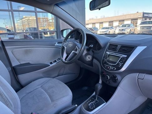Used 2012 Hyundai Accent GS image 9