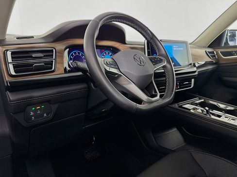 Used 2025 Volkswagen Atlas SE FWD image 22