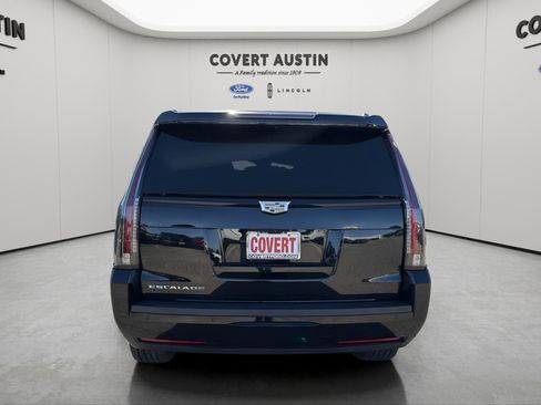 Used 2019 Cadillac Escalade Platinum w/ Escalade Sport Edition image 4