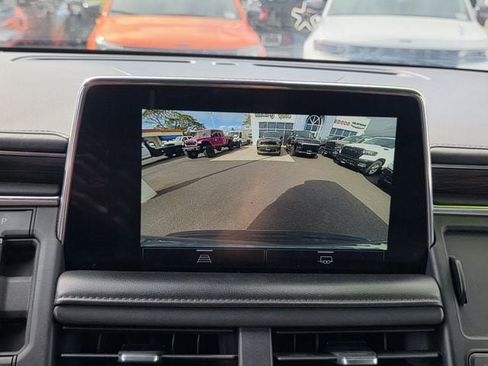 Used 2022 Chevrolet Suburban LT image 15