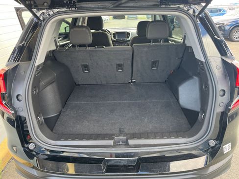 Used 2024 GMC Terrain SLE FWD image 31