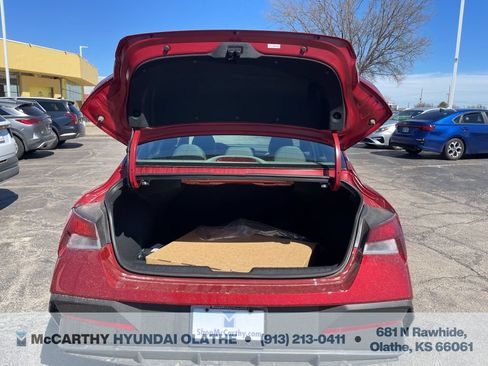 Used 2025 Hyundai Elantra Sport FWD image 19