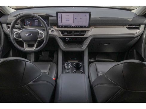 Used 2025 Ford Explorer Active w/ Active Comfort Package AWD/4WD image 12
