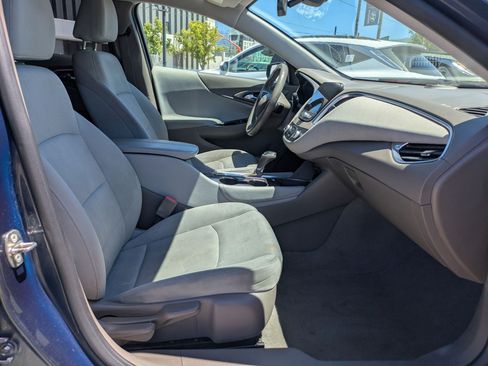 Used 2017 Chevrolet Malibu LT FWD image 32