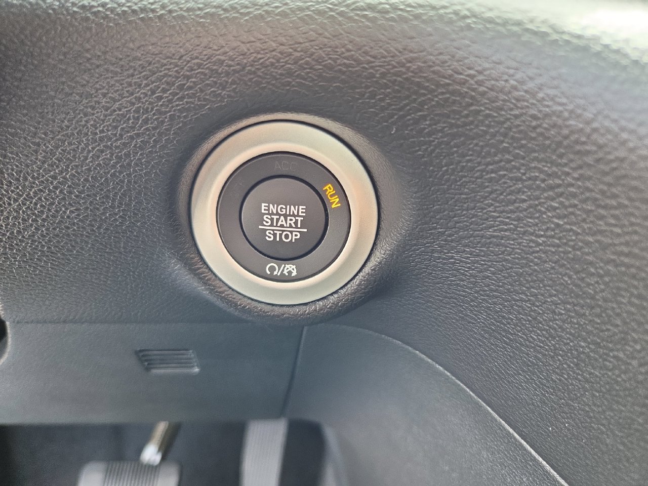 New 2027 Chrysler Pacifica Select w/ Family Tech Group FWD image 28