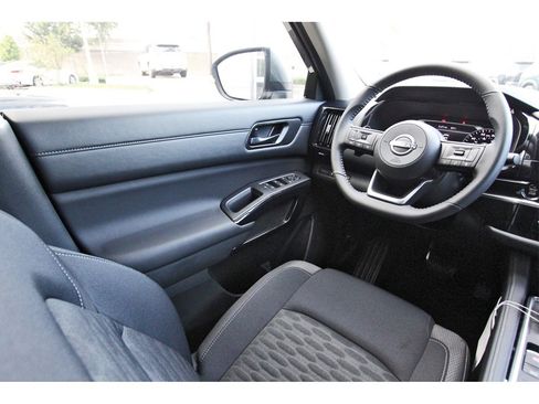 New 2025 Nissan Pathfinder SV w/ SV Premium Package image 6