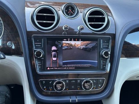 Used 2019 Bentley Bentayga AWD/4WD image 50