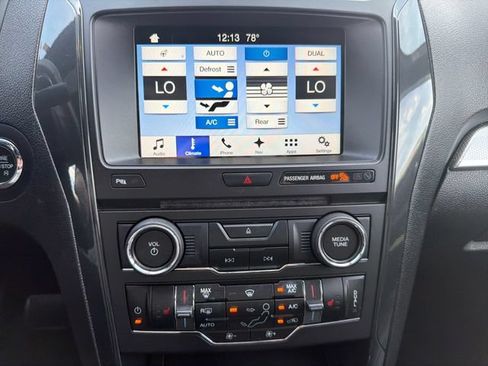 Used 2017 Ford Explorer XLT w/ Equipment Group 202A AWD/4WD image 37
