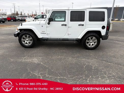Used 2016 Jeep Wrangler Unlimited Sahara w/ Connectivity Group image 10