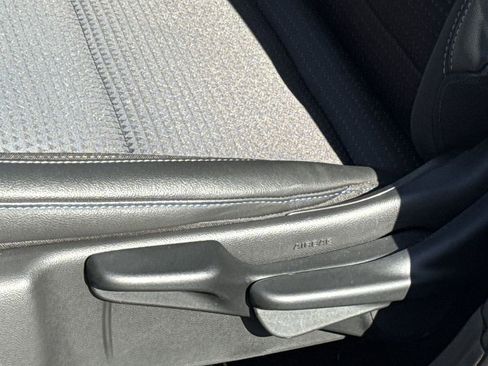 Used 2025 Chevrolet Trax LT w/ Driver Confidence Package image 14