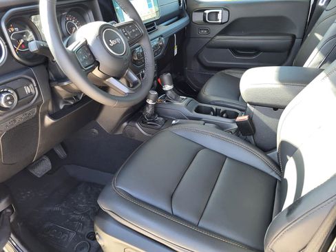 New 2025 Jeep Gladiator Sport image 14