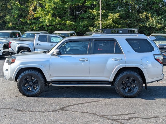 Used 2016 Toyota 4Runner SR5 RWD image 4