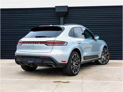 Certified 2025 Porsche Macan image 7