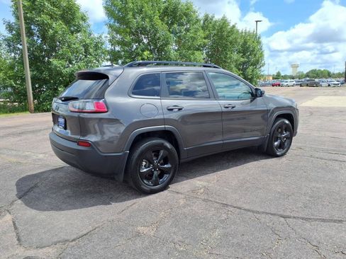 Used 2023 Jeep Cherokee Altitude Lux image 3