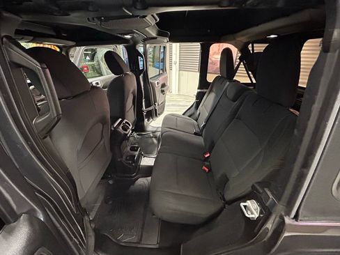 Used 2018 Jeep Wrangler Unlimited Sport S AWD/4WD image 48