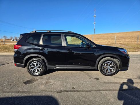 Used 2020 Subaru Forester Premium image 2