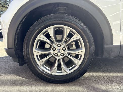 Used 2022 Ford Explorer XLT w/ Equipment Group 202A image 8