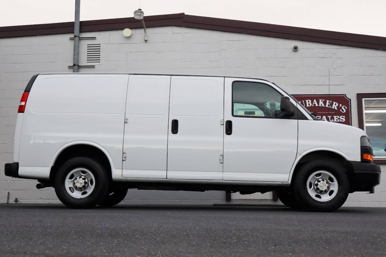 Used 2020 Chevrolet Express 2500 RWD image 1