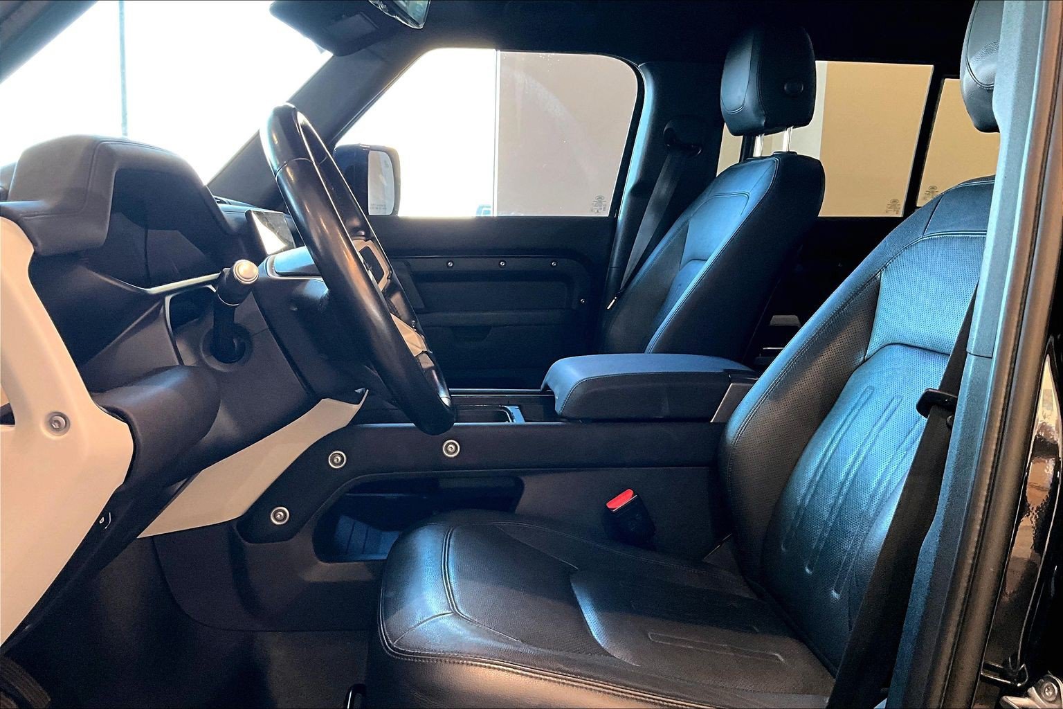 Used 2022 Land Rover Defender 110 S AWD/4WD image 2