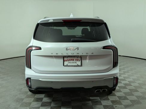 Used 2024 Kia Telluride EX w/ EX Captain's Chair Package FWD image 4