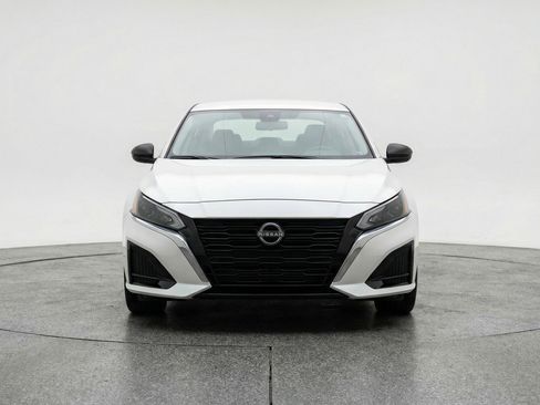 Used 2025 Nissan Altima 2.5 SV image 2