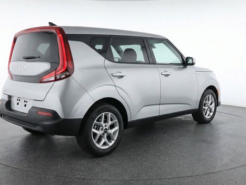 Used 2025 Kia Soul LX w/ LX Technology Package FWD image 9
