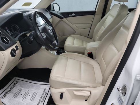 Used 2017 Volkswagen Tiguan S image 9
