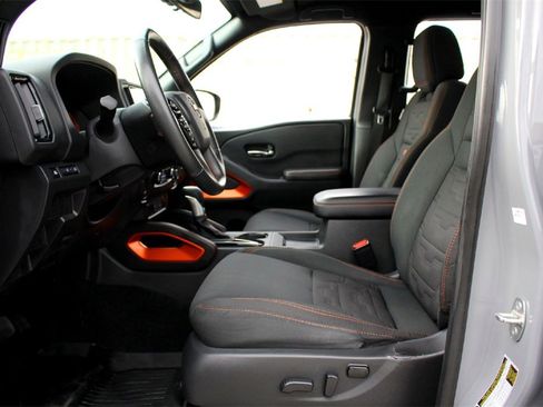 Used 2025 Nissan Frontier Pro-X image 9