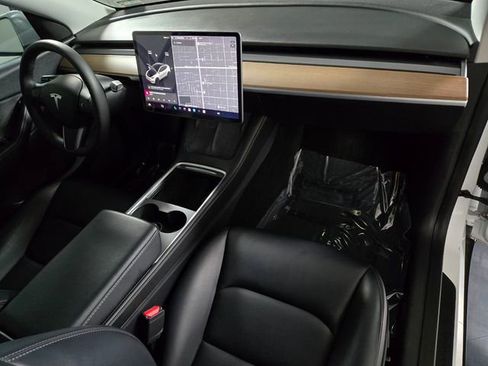 Used 2021 Tesla Model Y Long Range image 23