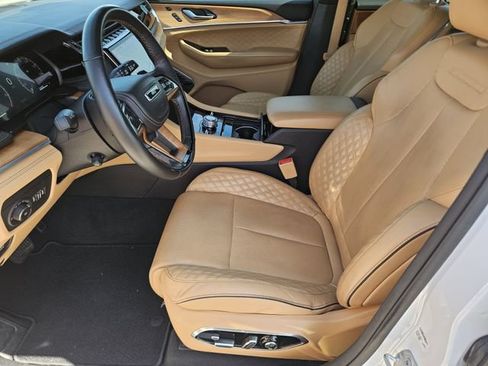 Used 2023 Jeep Grand Cherokee L Summit AWD/4WD image 12