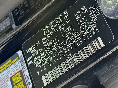 Used 2025 Kia Sportage LX image 12