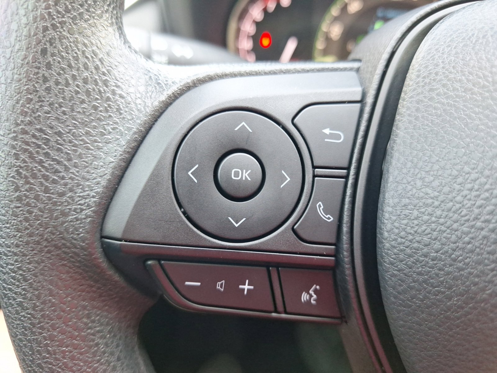 Used 2024 Toyota RAV4 XLE w/ Convenience Package FWD image 21