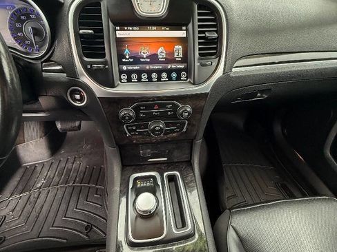 Used 2018 Chrysler 300 Limited w/ Safetytec Plus Group image 30