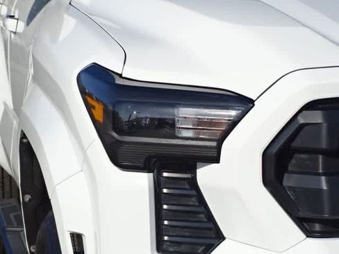 Certified 2025 Toyota Tacoma SR5 AWD/4WD image 5