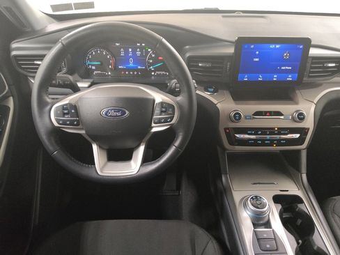 Used 2023 Ford Explorer XLT AWD/4WD image 22