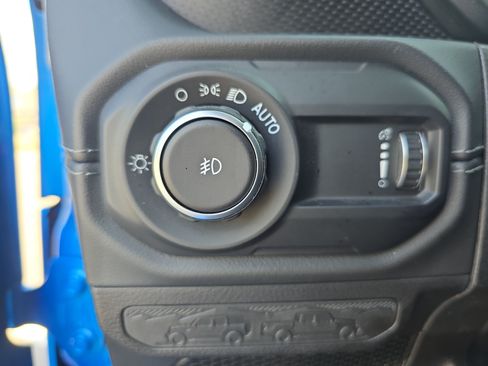 Used 2024 Jeep Wrangler Unlimited Rubicon w/ Convenience Group AWD/4WD image 24