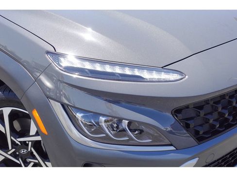 Used 2023 Hyundai Kona Limited FWD image 2