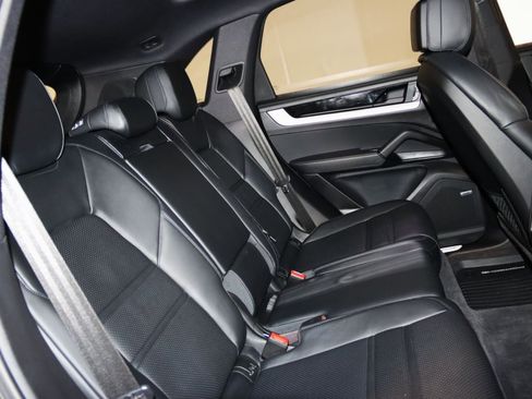 Used 2024 Porsche Cayenne image 76